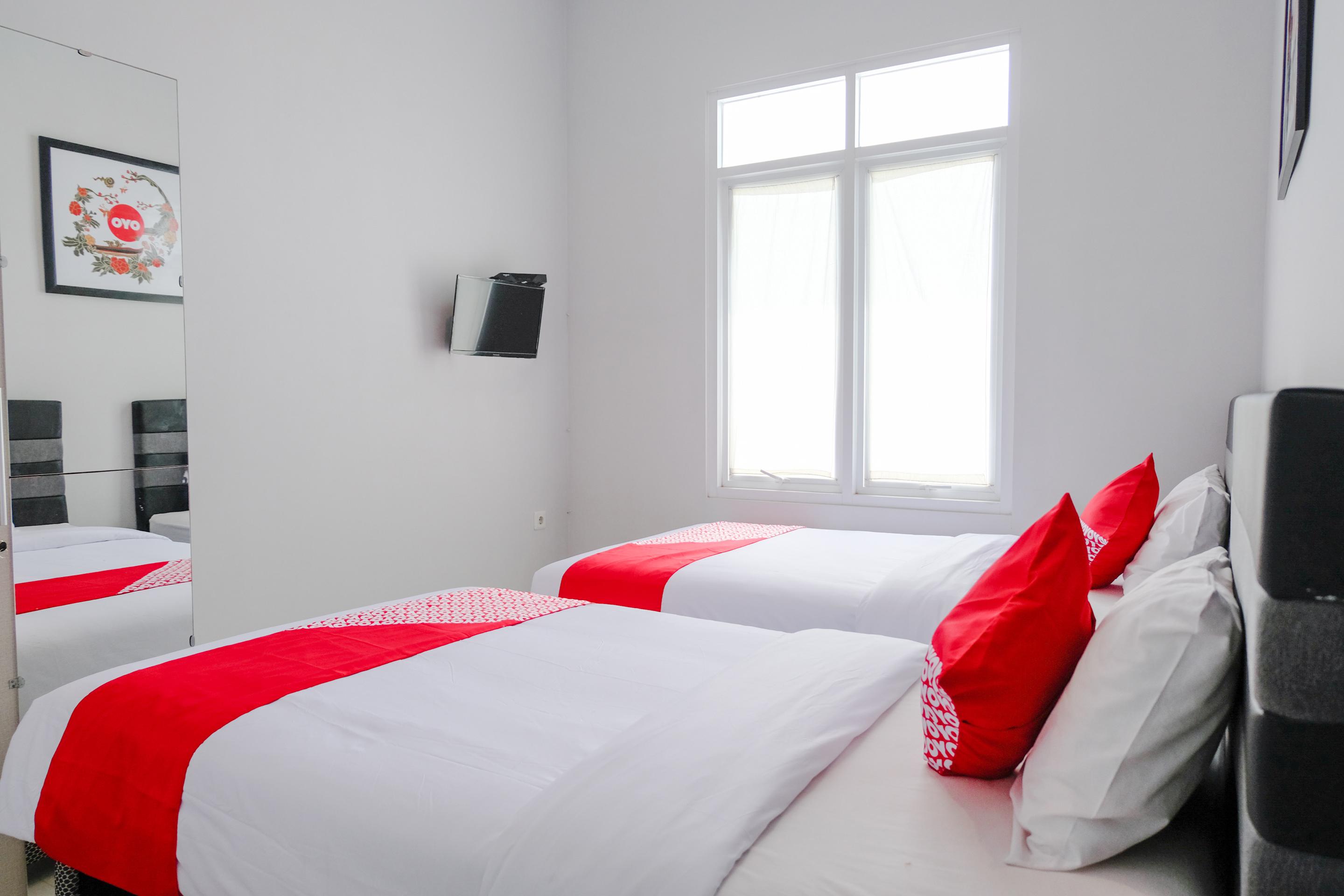 Super Oyo 995 Alice'S Homestay Syariah Jembel Екстериор снимка