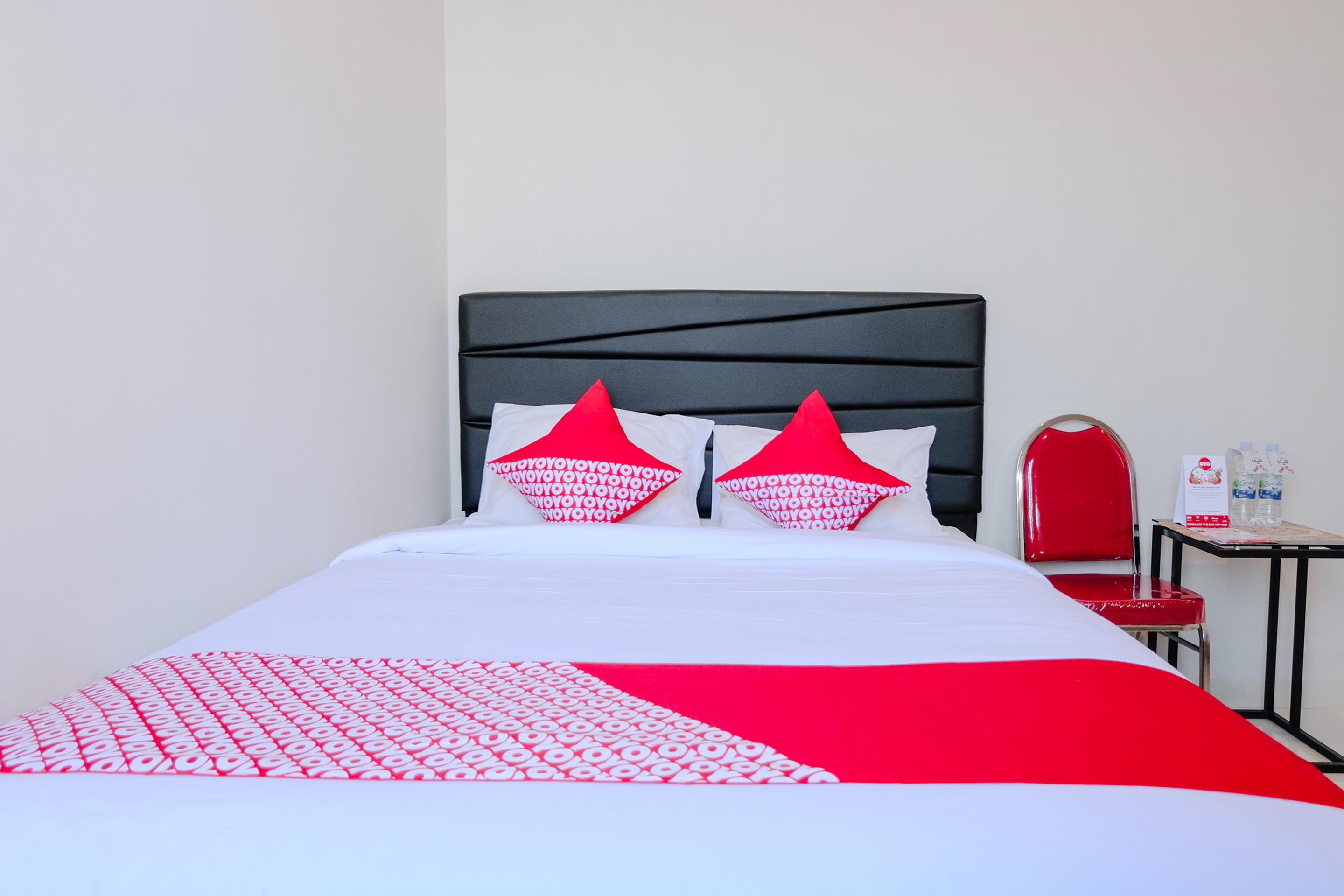 Super Oyo 995 Alice'S Homestay Syariah Jembel Екстериор снимка