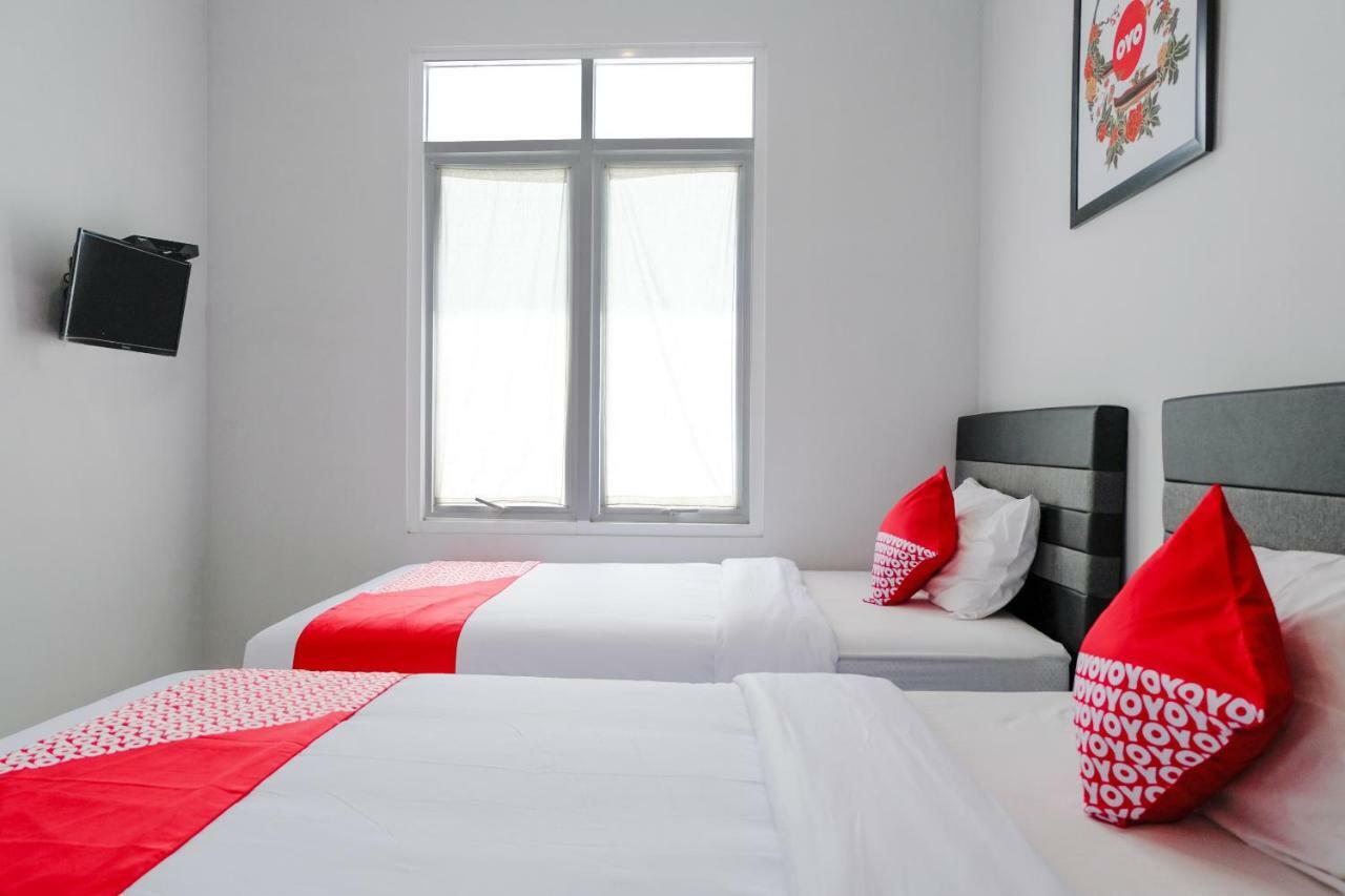 Super Oyo 995 Alice'S Homestay Syariah Jembel Екстериор снимка